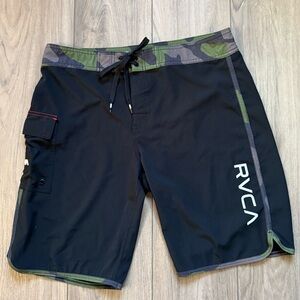 RVCA Eastern Boardshorts size 32